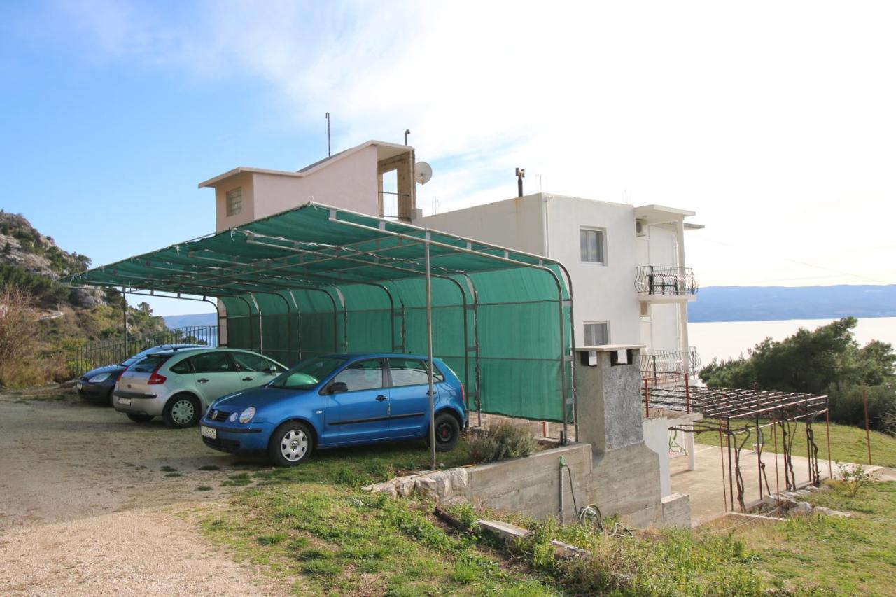 Apartment With 2 Balconies And Sea View Omis Exterior photo