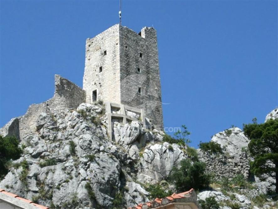 Apartment With 2 Balconies And Sea View Omis Exterior photo