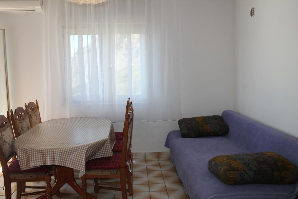 Apartment With 2 Balconies And Sea View Omis Exterior photo